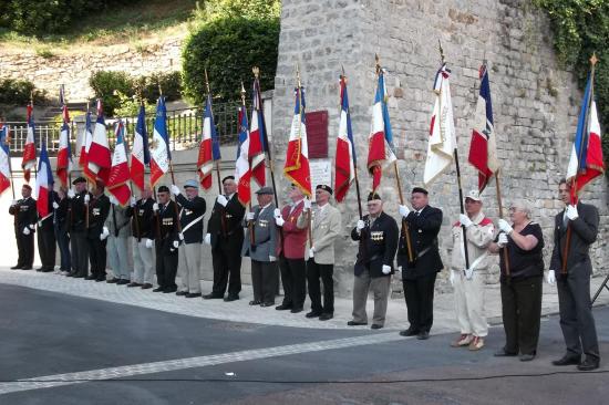 Les portes drapeaux