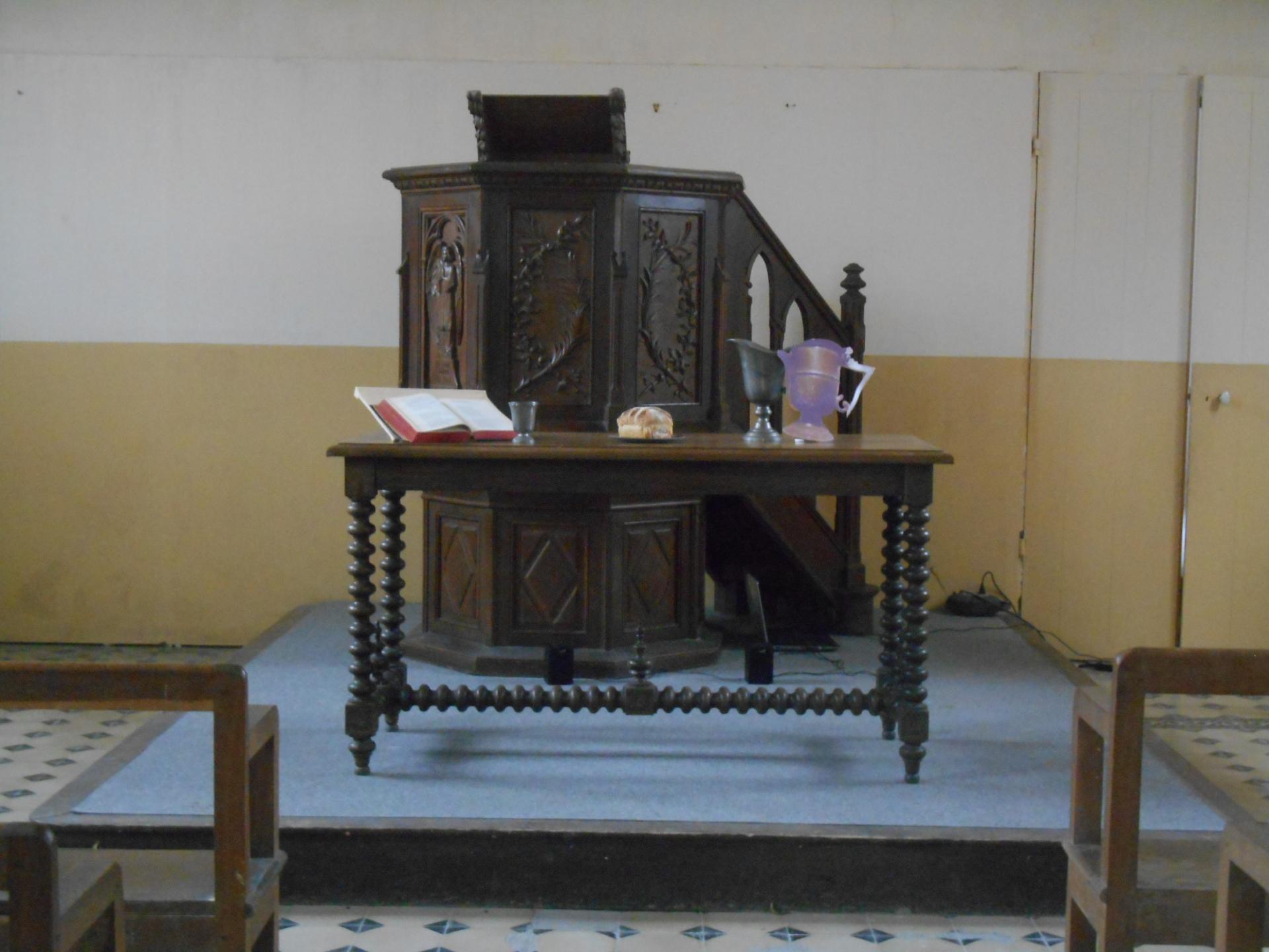 Chaire du temple de Monneaux
