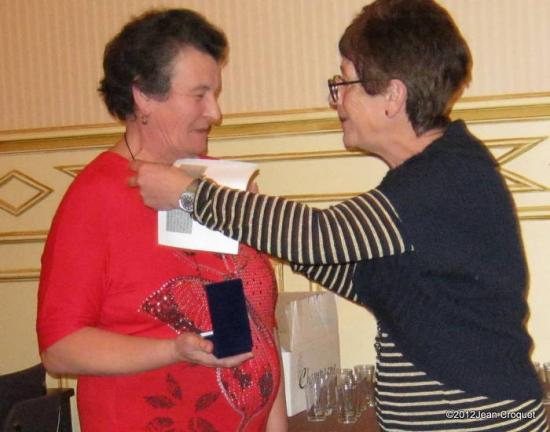 remisede-medaille-de-vermeil-30-ans-per-madame-le-maire-de-jaulg-003-001.jpg