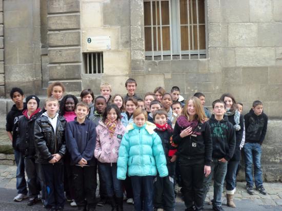 visite-de-l-hotel-dieu-par-les-eleves-de-6eme-5eme-segpa-22-11-11.jpg